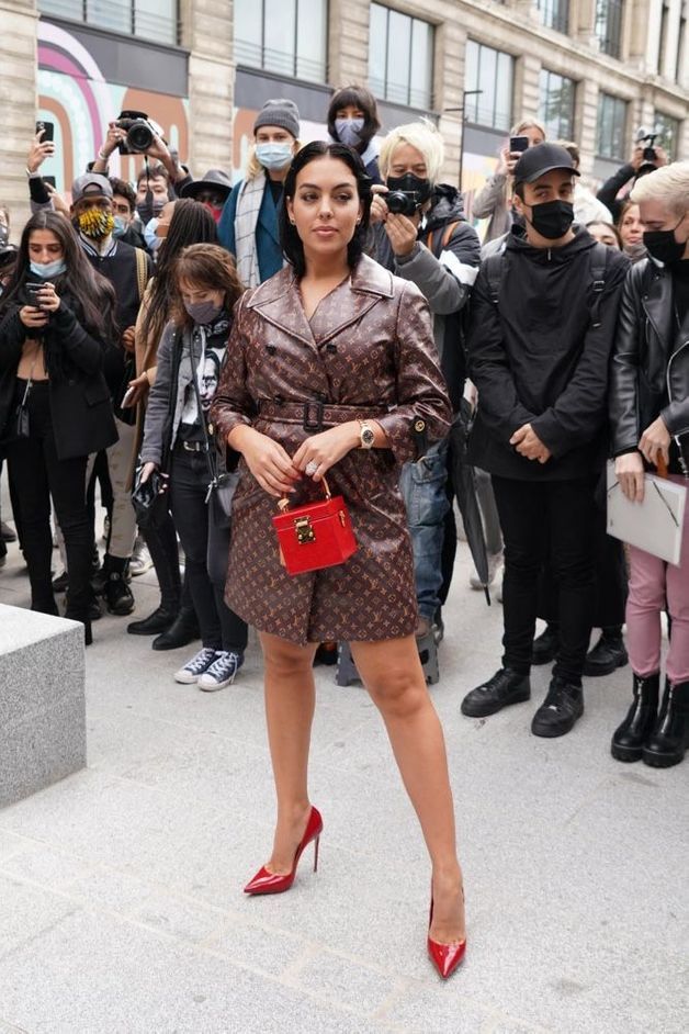 Fashion Week : Quand Georgina Rodriguez, la chérie de Cristiano Ronaldo, fait le buzz à Paris (photos)
