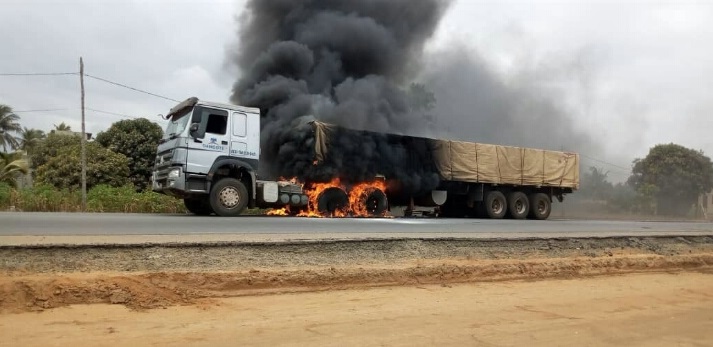 Togo / Route d’Aného : un camion Dangote en feu ; des usagers morts calcinés