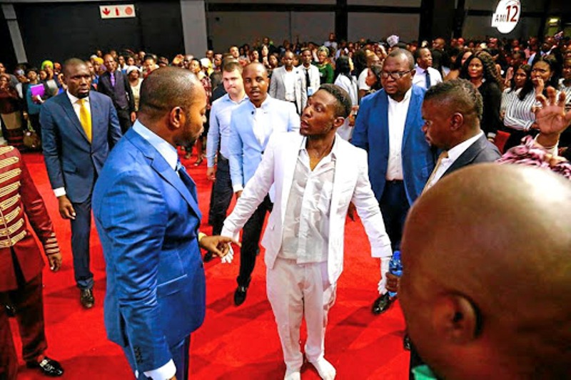 Rebondissement dans l’affaire du « faux-ressuscité » : le pasteur Alph Lukau prend  à témoin son cameraman