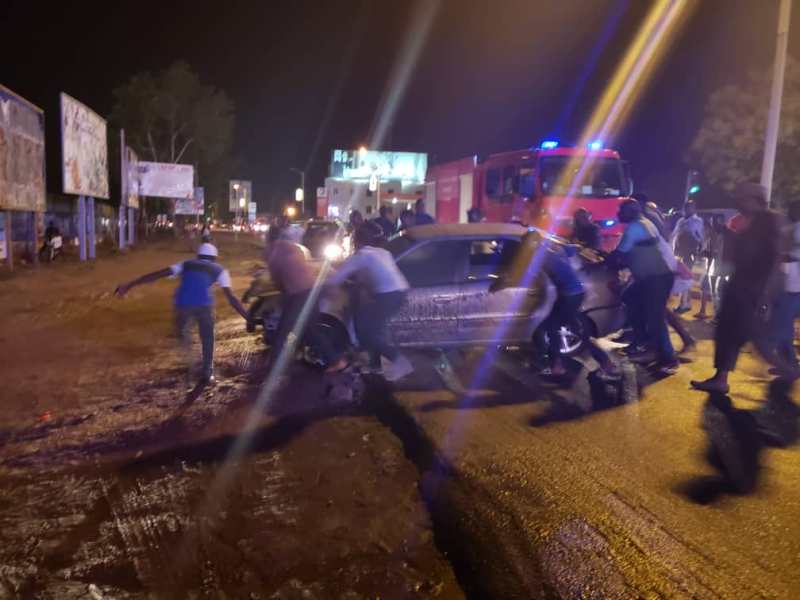 Togo/un véhicule a pris feu en pleine circulation à Atikoumé ce samedi soir