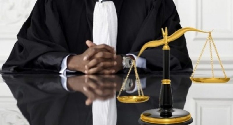 Insolite : abandonné par son père, il devient avocat et lui sauve la vie