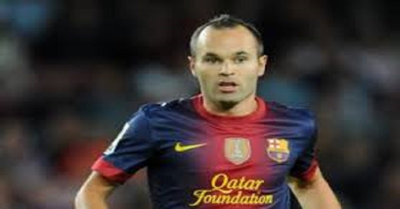 Andres Iniesta : le joueur surpris par une statue de lui (Photo)