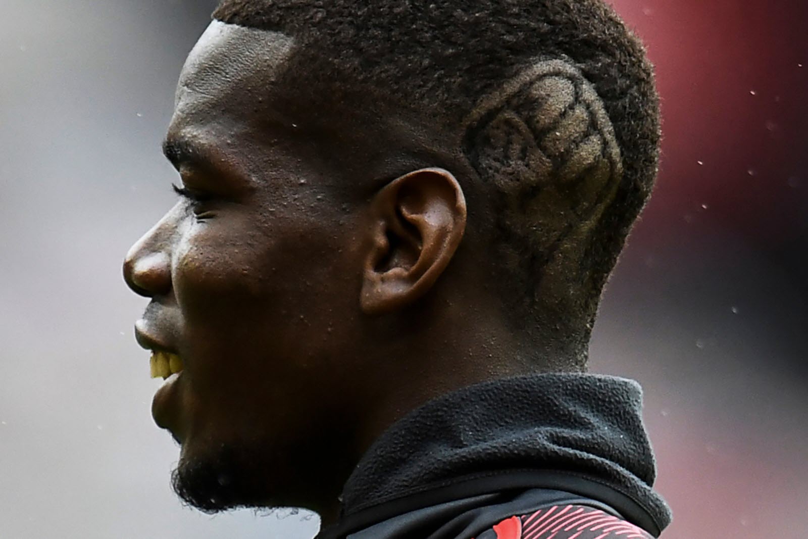 Paul Pogba s’affiche avec un logo du « Black Lives Matter » sur le crâne