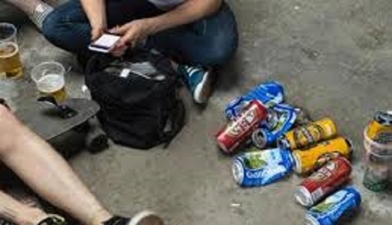 Il se fait ligoter et humilier par ses propres «copains»