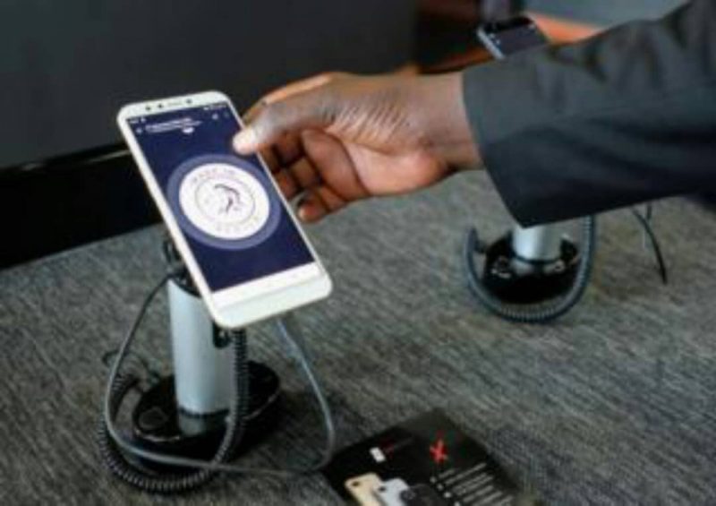 Voici pourquoi il  ne faut pas recharger  un smartphone sur un  lit, un canapé  ou un coussin
