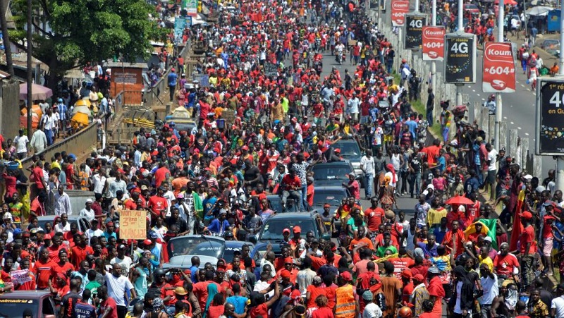 Guinée : marée rouge à Conakry pour protester contre le président Condé