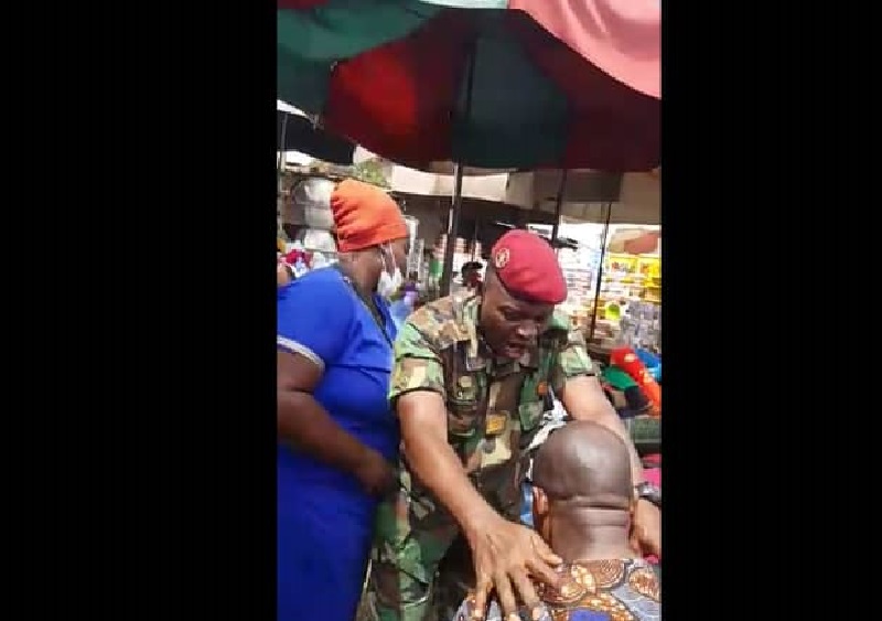 Togo : Un militaire en pleine évangélisation au marché fait le buzz(vidéo)