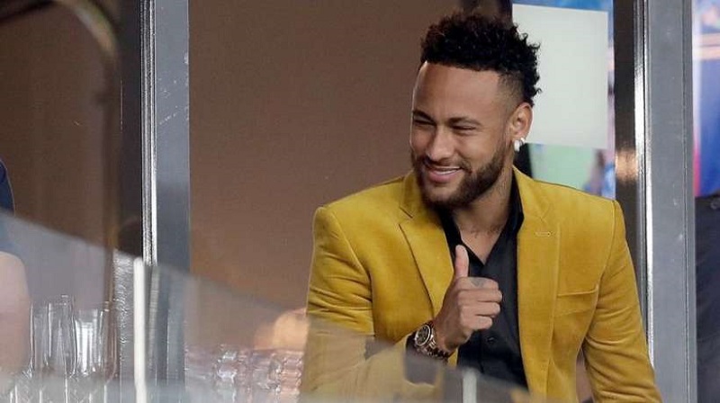 Neymar pose avec son beau-père de 22 ans et affole la planète