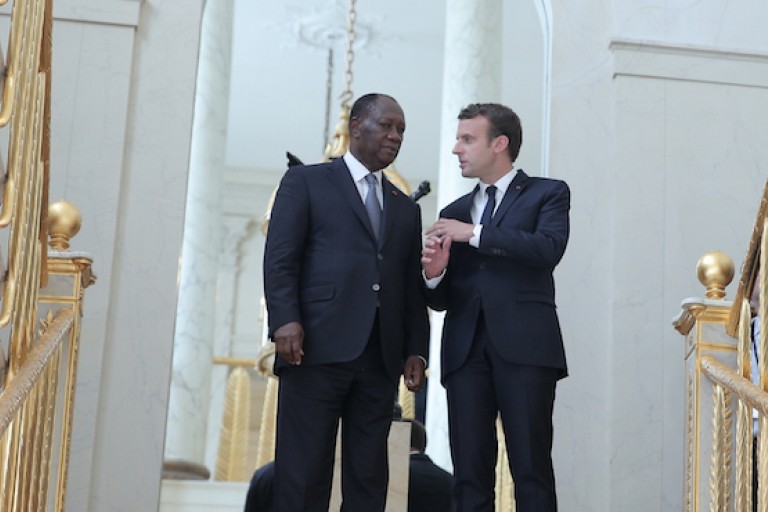 Côte d’Ivoire : Macron force la main à Ouattara avant son arrivée à Abidjan