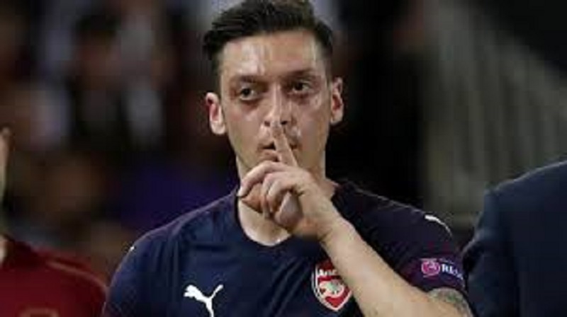 Mesut Özil retiré du jeu PES en Chine à cause de ses propos sur les Ouïghours