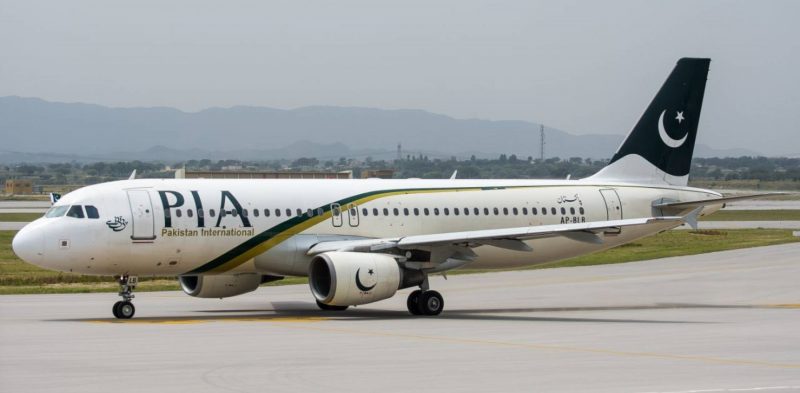 Une passagère veut aller au WC et ouvre par accident la porte de l’avion