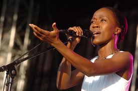 France : La chanteuse franco-malienne Rokia Traoré libérée sous contrôle judiciaire