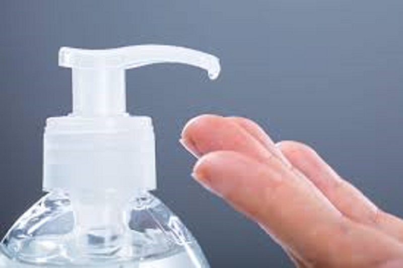 Son gel hydroalcoolique lui explose au visage