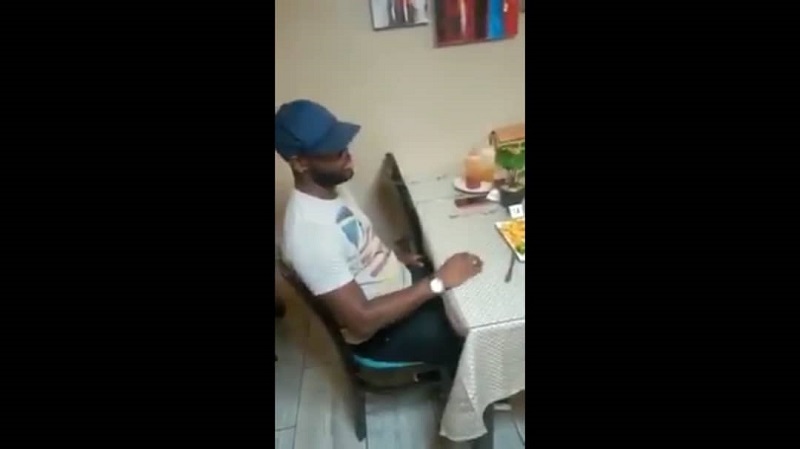 Surpris par sa femme en compagnie de sa maîtresse, il joue à l’innocent (vidéo)