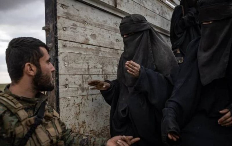 États-Unis : une djihadiste recrutée par l’État islamique demande à retourner chez elle