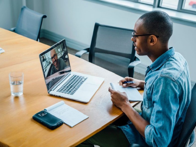 Télétravail : Quelques astuces pour utiliser la  vidéoconférence