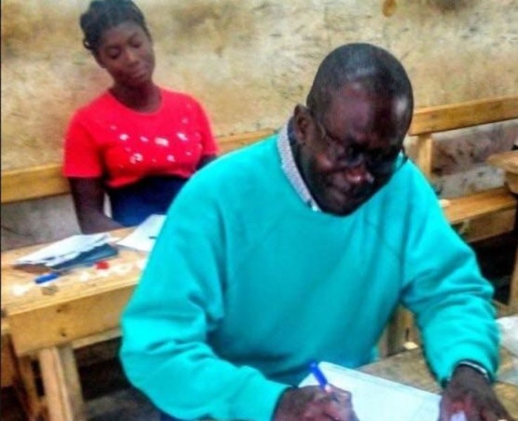 Côte d’Ivoire : un pasteur de 52 ans prend part aux épreuves du BEPC 2019 (Photo)