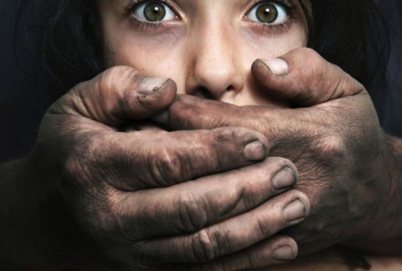 Angleterre : un homme viole sa fille de 10 ans ; la victime brise enfin le silence
