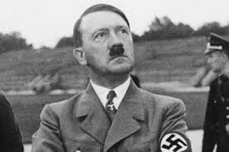 Autriche : des lettres du père d’Adolf Hitler découvertes dans un grenier