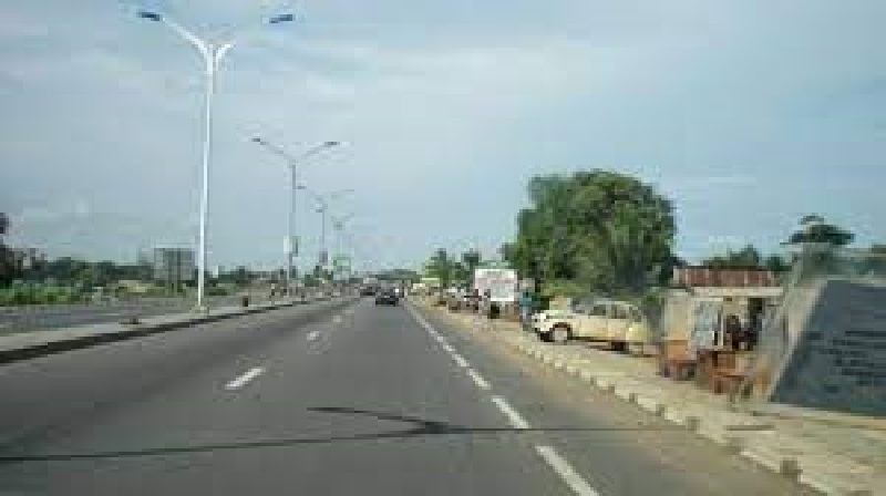 Bénin : une construction en cours sur une route praticable étonne (photo)