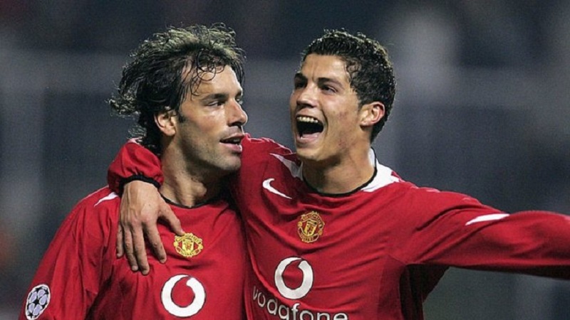 “Cet enfant est extraordinaire” : quand Van Nistelrooy raconte sa première rencontre avec Cristiano Ronaldo