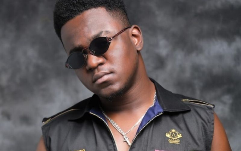 Fior de Bior casse sa tirelire : le chanteur offre à son épouse un bijou de 2.400.000 FCFA (photo)