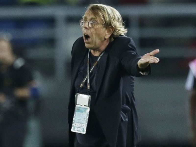 Elim CAN 2021 Claude Leroy peste contre l'arbitrage du match Comores - Togo