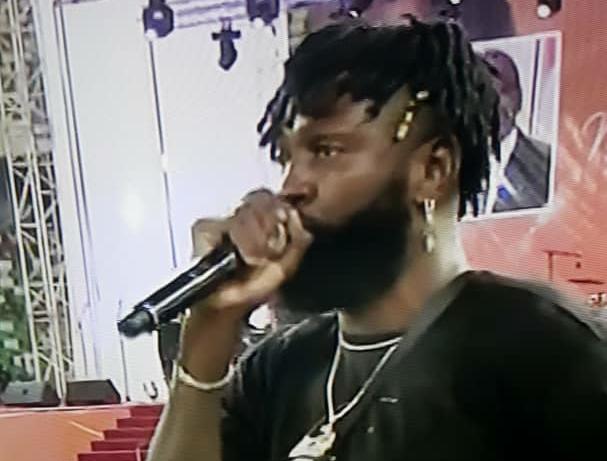 L’émouvant hommage de Shéyi Adebayor à Hamed Bakayoko au stade d’Ebimpé (Vidéo)