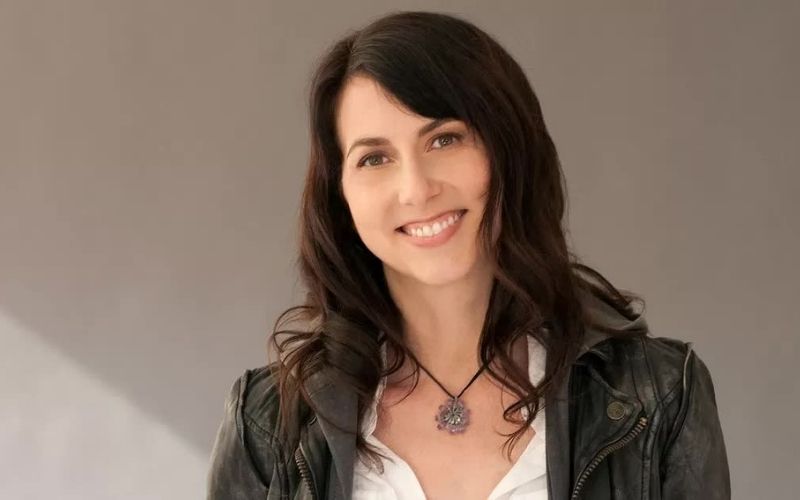 L’ex-femme de l’homme le plus riche du monde épouse un professeur d’école