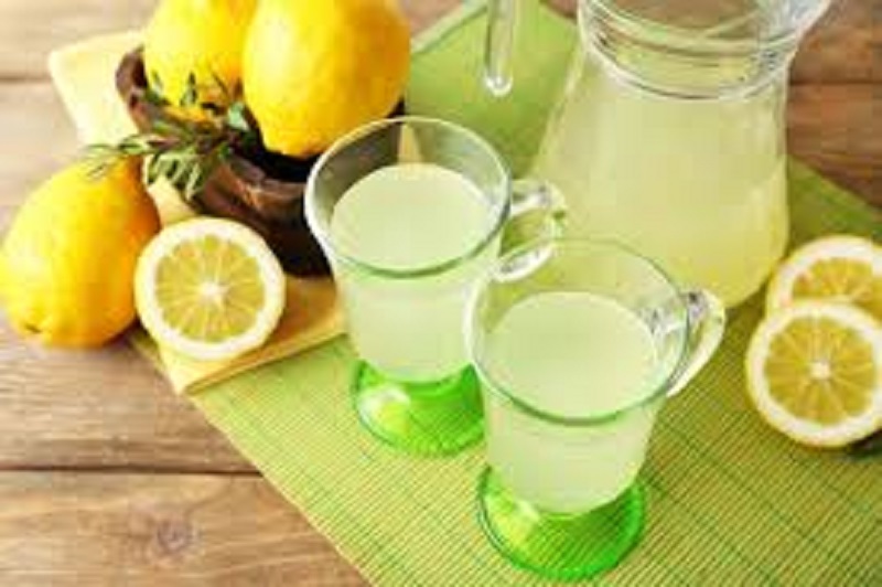 Santé : les bienfaits surprenants de l’eau au citron