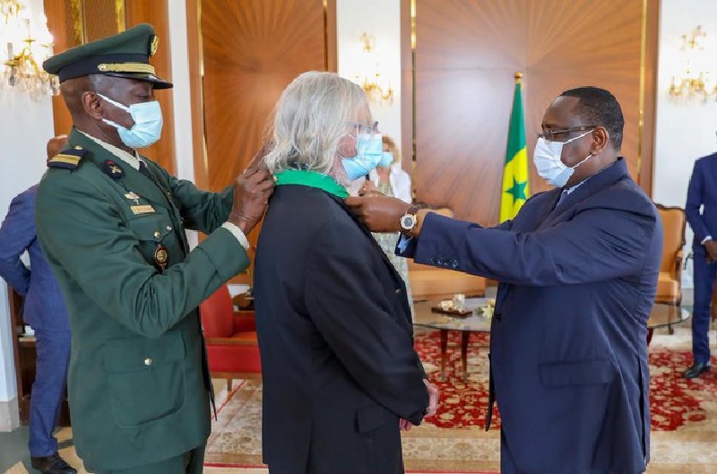Sénégal : le professeur Didier Raoult distingué par Macky Sall
