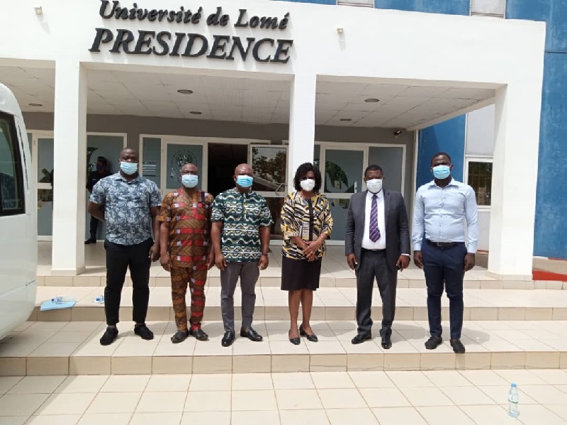 Togo / Bus pour les étudiants venus du Zio 1 : le Maire Agogno présente les véhicules aux autorités universitaires (photo)
