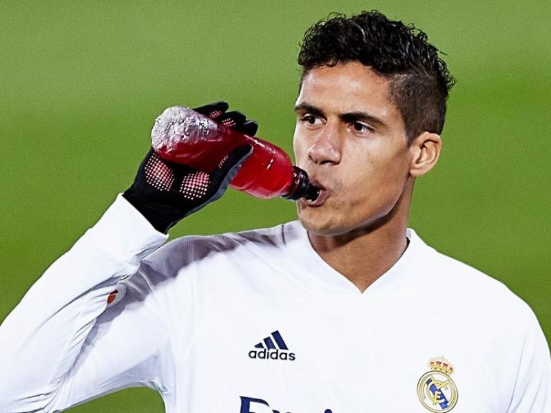 Real Madrid : Raphaël Varane ouvre la porte à une cible de Florentino Pérez