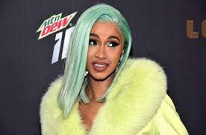 Cardi B : la rappeuse se dévoile presque à poil pour annoncer son prochain titre (photo)