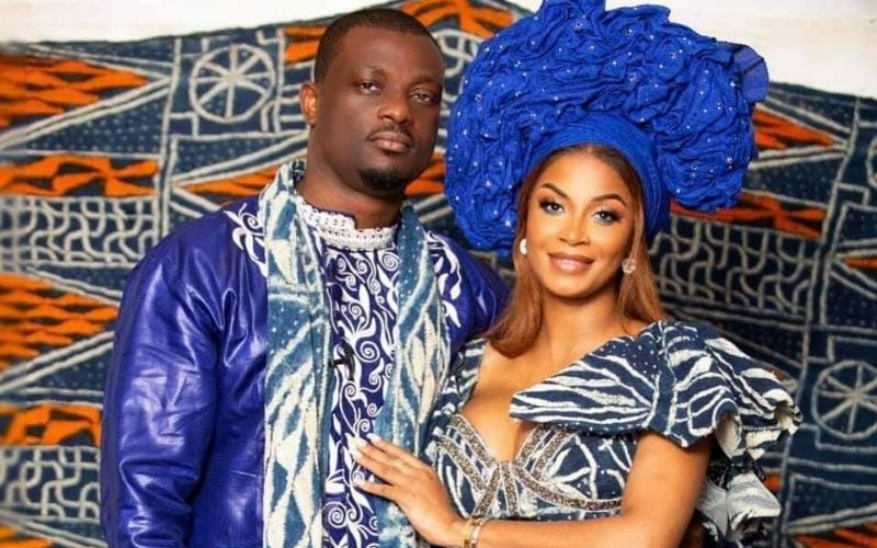 Francis Mvemba ne chôme pas : largué par Coco Emilia, il s’affiche déjà avec sa nouvelle conquête(vidéo)