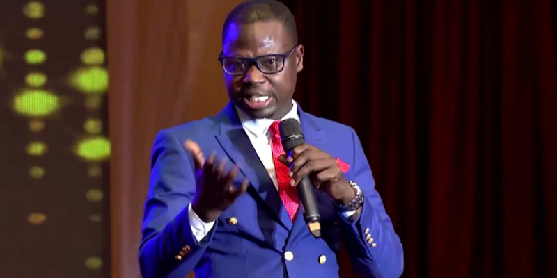 Côte d’Ivoire : quand Agalawal met Chris Yapi au menu de son spectacle 