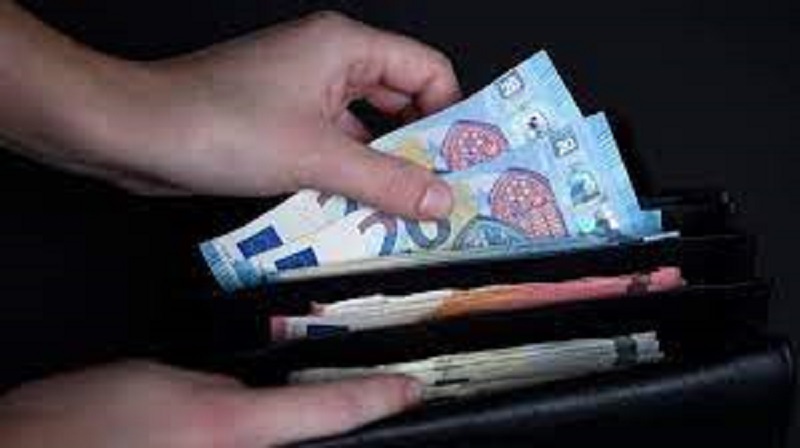 10 pays africains qui offrent les salaires mensuels moyens les plus élevés ; le Togo absent
