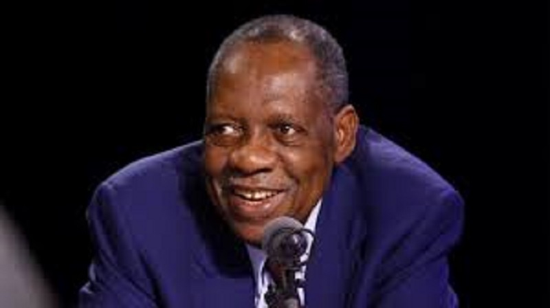 Issa Hayatou : l’ancien patron de la CAF honoré par …