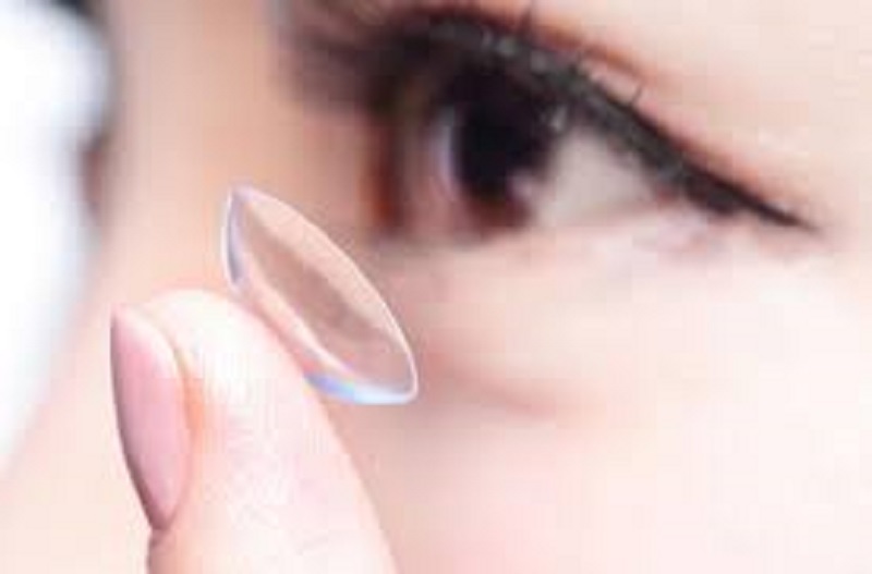 TikTok : cette astuce pour retirer ses lentilles de contact fait le buzz (vidéo)