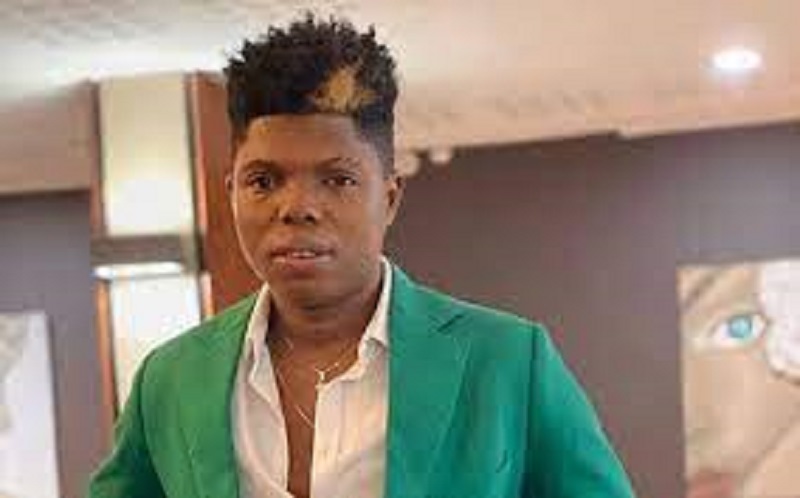 Togo : la voiture de l’artiste Juliano prend subitement feu alors qu’il était à l’intérieur (photos)