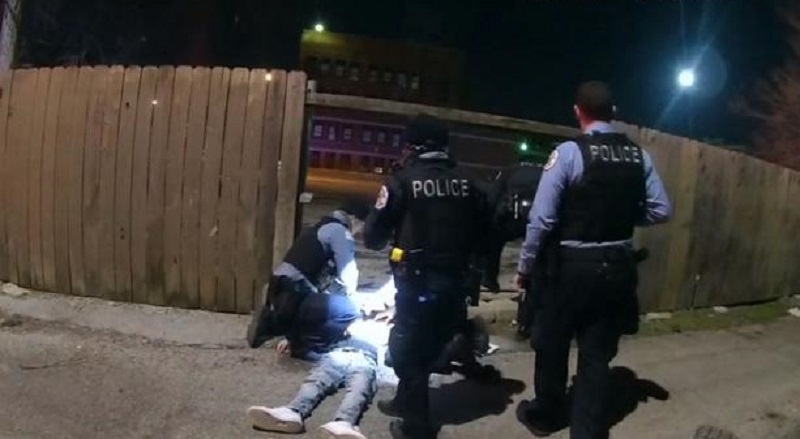 USA : la vidéo d’un policier abattant un adolescent de 13 ans relayée par les autorités