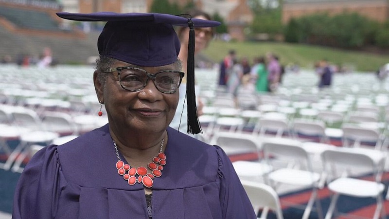 Cette arrière-grand-mère obtient un diplôme universitaire à 78 ans