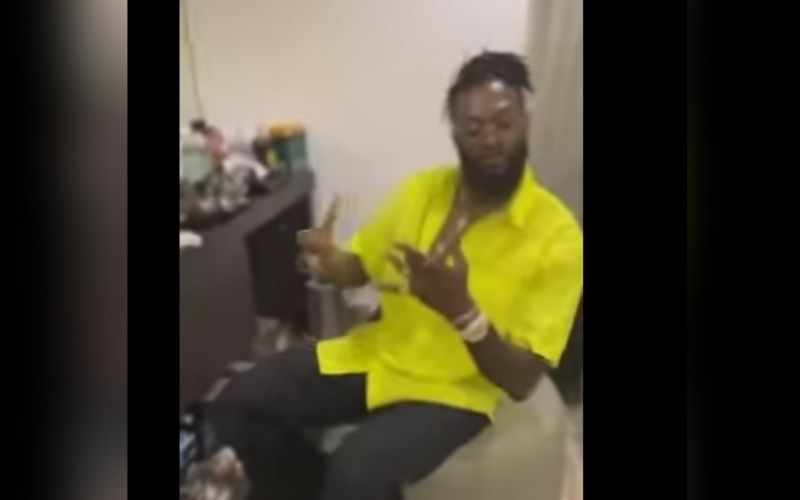 Chaussures jaunes assorties à la chemise, Emmanuel Adébayor met le feu à la toile avec ce ‘’flex’’ (vidéo)