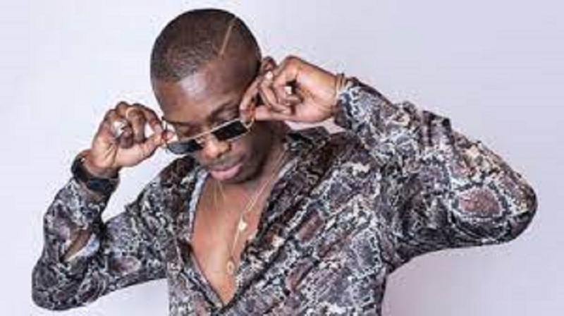 Sidiki Diabaté au front contre le terrorisme : Cette photo du chanteur en tenue militaire, munition et… enflamme la toile (photo)