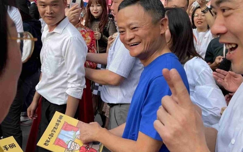 Jack Ma :  très discret ces derniers mois, le milliardaire fait une brève apparition en public (vidéo)