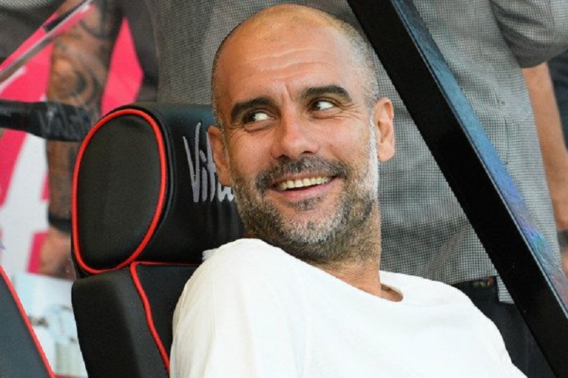 Pep Guardiola secoue la toile : l’entraîneur aperçu en train de fumer et de danser (vidéo)