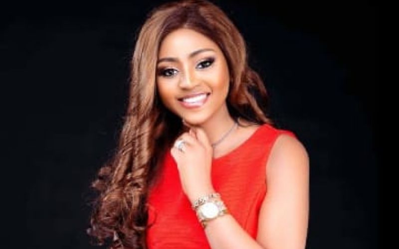 Regina Daniels : sublime, l’actrice nigériane s’affiche dans un nouveau look (photos)
