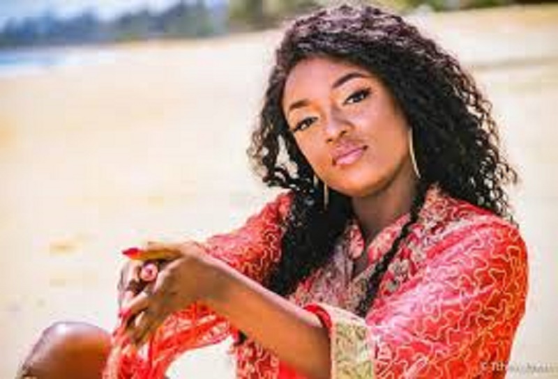 Shan’L amoureuse : la chanteuse s’affiche avec son nouveau compagnon (vidéo)