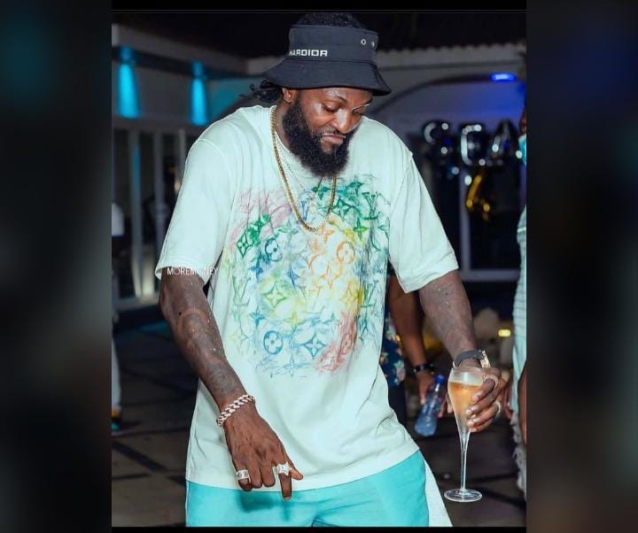 Stars : Adebayor lance une pique « aux jaloux »