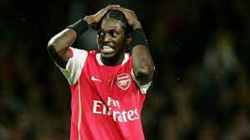 Top 8 des joueurs les plus détestés par les supporters d’Arsenal : la place d’Adebayor